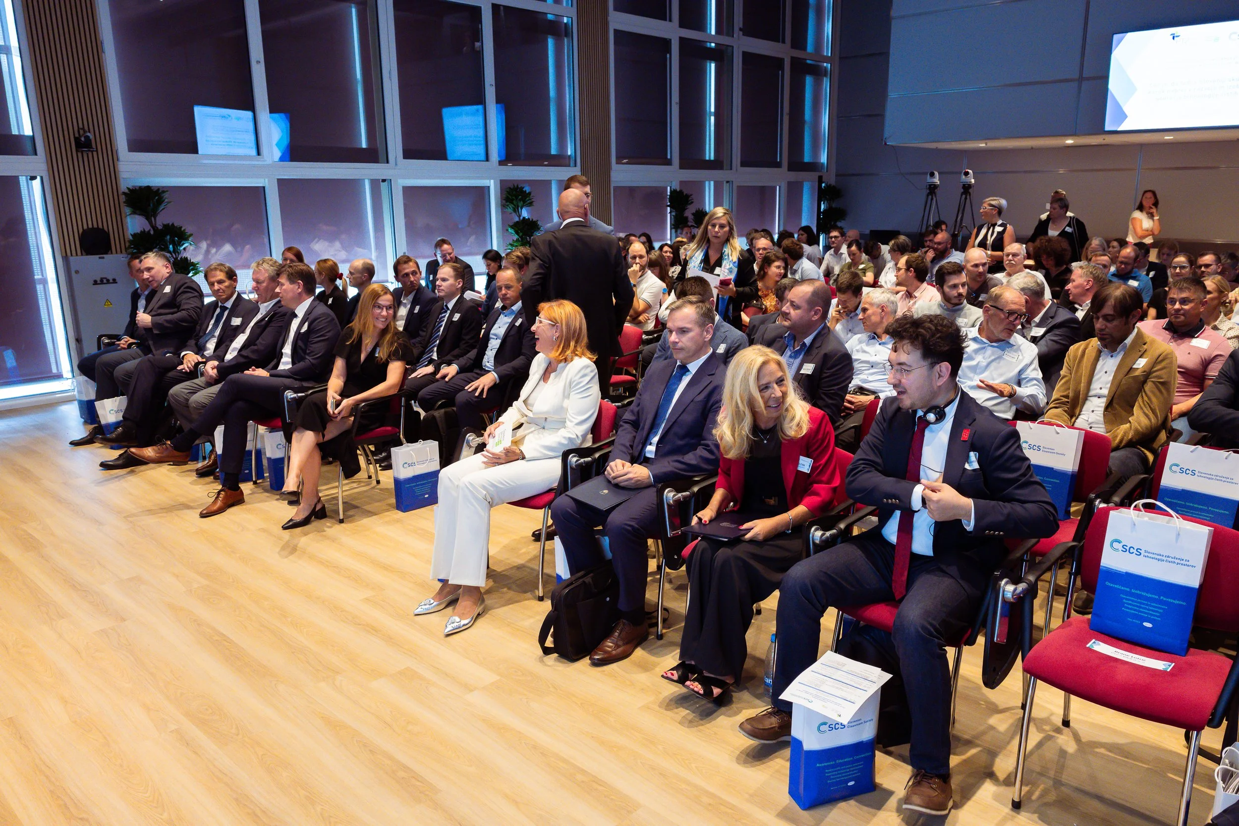 Industry, academia, and government join forces to advance cleanroom technology in slovenia